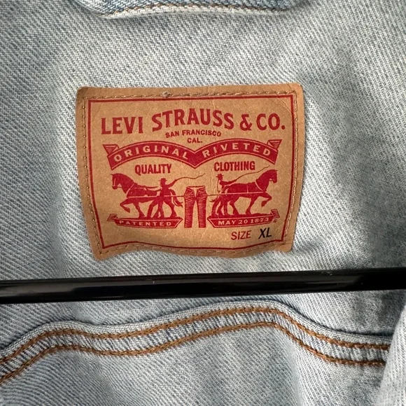 Levi's Light Blue Denim Jean Jacket Women's XL Excellent EUC - Picture 5 of 8